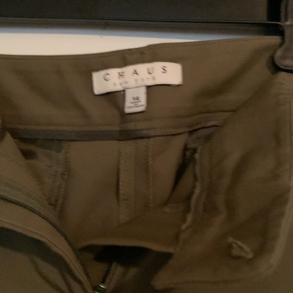 Chaus New York size 14 olive green cropped slacks - Picture 2 of 5